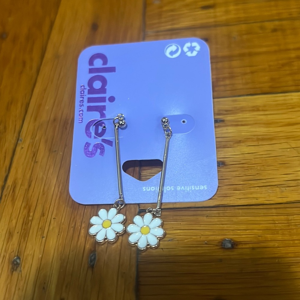 Claire’s Flower Dangle Earrings
